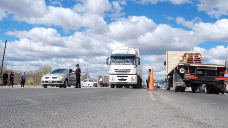 El camión trucho fue detectado en uno de los operativos habituales que hace la Caminera cipoleña.