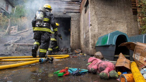 Una familia perdió todo en un voraz incendio en San Martín