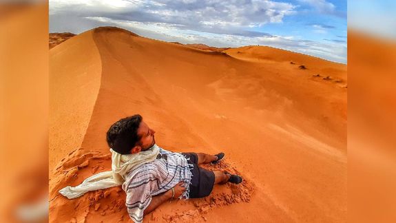 Dejó la carrera para cumplir su sueño de viajar por el mundo y hoy lleva 80 países recorridos