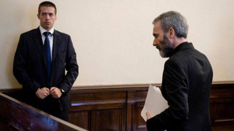 Condenan a 5 años de prisión a un cura por recolectar imágenes pedófilas