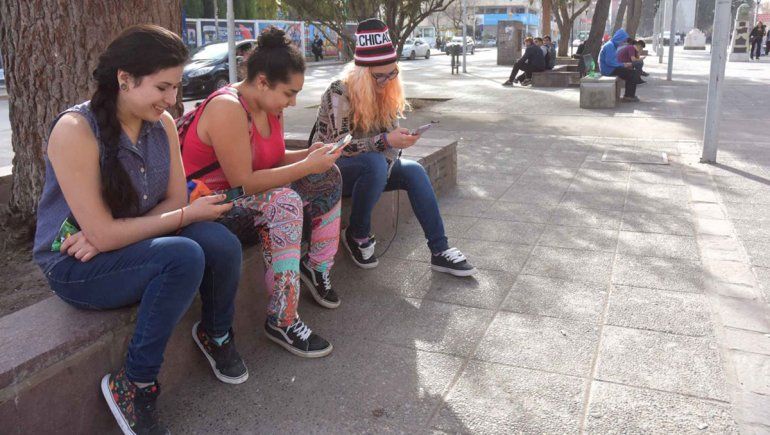 Brecha digital: repartirán 9300 tablets a alumnos del oeste