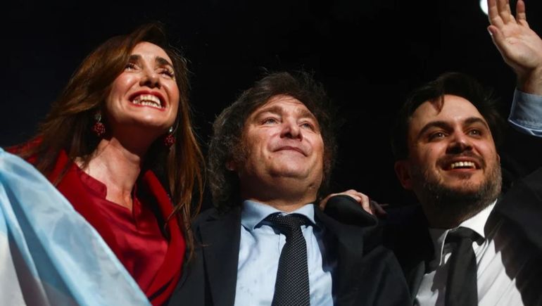El equipo de La Libertad Avanza realizó una denuncia pública contra Sergio Massa.