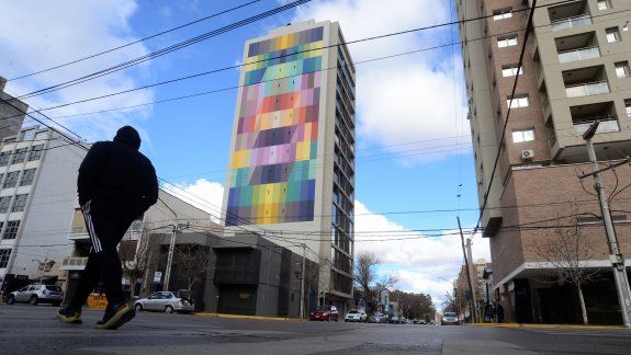 Quieren que el arte neuquino se exhiba en todos los edificios de la ciudad