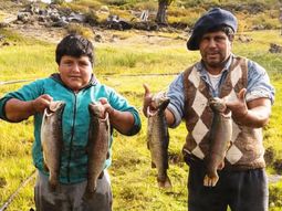 Una familia dedicada a la cría de truchas. Una familia dedicada a la cría de truchas.