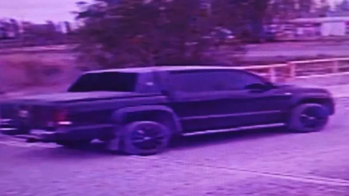 La camioneta Amarok en la que se movilizaban los asaltantes, captada por una cámara de seguridad.&nbsp;