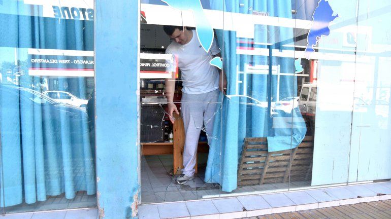 Rompió un vidrio y se llevó mil pesos de una carnicería