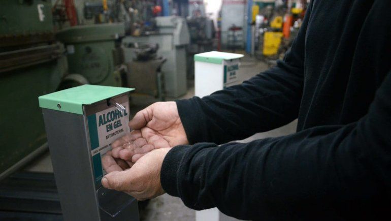 Innovación neuquina: el dispensador manos libres de alcohol en gel