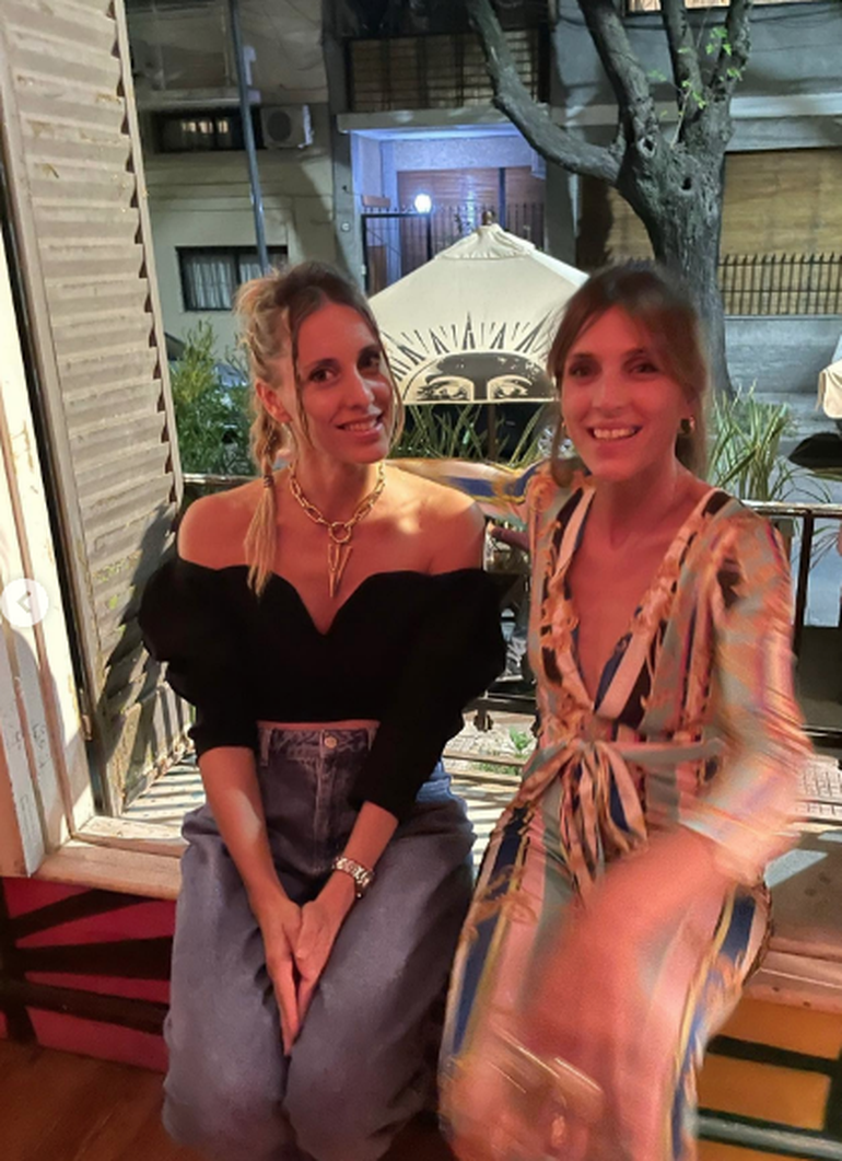 La hermana melliza de la novia de Benjamín Vicuña. La hermana melliza de la novia de Benjamín Vicuña.