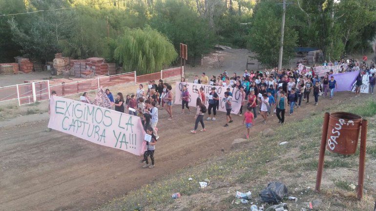Marcharon en Las Ovejas por el doble femicidio de Karina y Valentina
