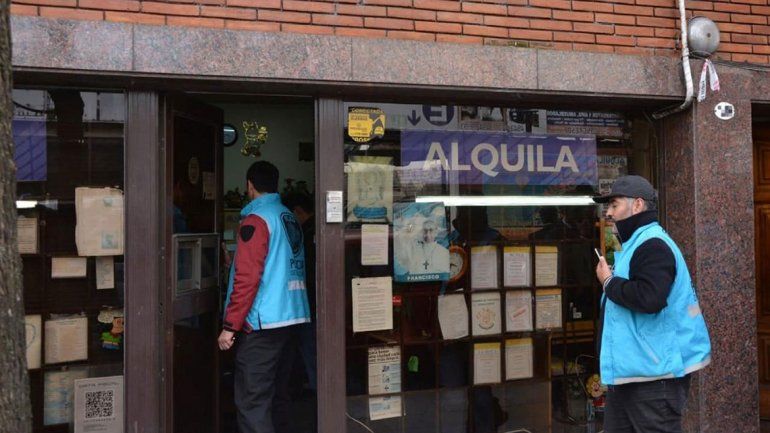 Se quedaba con las casas de sus inquilinos y luego se las alquilaba.