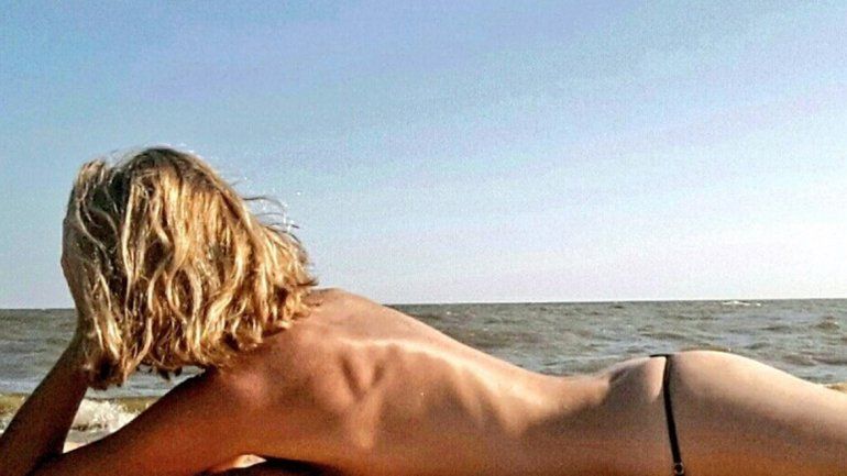 Se atreve al topless y la tanga