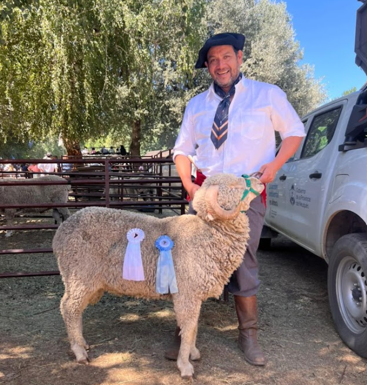 Pasión por el campo: Para Abel, producir lana es honrar la memoria de su padre y sus abuelos. Pasión por el campo: Para Abel, producir lana es honrar la memoria de su padre y sus abuelos.