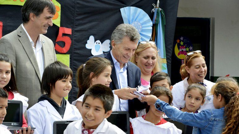 Mauricio Macri junto al ministro de Educación Esteban Bullrich.