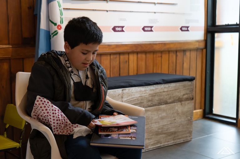 Benjamín Castillo será homenajeado por la Secretaría de Cultura de San Martín de los Andes el próximo fin de semana durante la Feria Regional del Libro que se realizará en esa localidad por la distinción que recibió de la Fundación Leer por ser el chico más lector de la provincia de Neuquén.