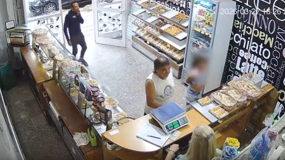 La nena de 7 años fue acosada dentro de una panadería, en un hecho que quedó registrado por cámaras de seguridad.