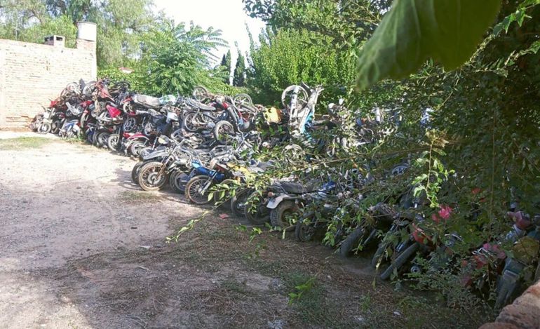 Polémica en Plottier: denuncian que instalaron un depósito de motos secuestradas en pleno centro