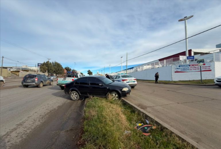 As&iacute; dejaron abandonado el Bora en medio de la avenida HIp&oacute;lito Yrigoyen, en Comodoro Rivadavia.