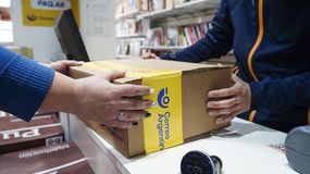 El centro logístico del Correo Argentino en Malvinas Argentinas quedó fuera del circuito sanitario tras la decisión de ANMAT de retirar su habilitación. | LM Neuquen El centro logístico del Correo Argentino en Malvinas Argentinas quedó fuera del circuito sanitario tras la decisión de ANMAT de retirar su habilitación.