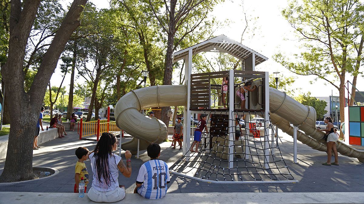 La plaza San Martín de Plottier quedó totalmente renovada