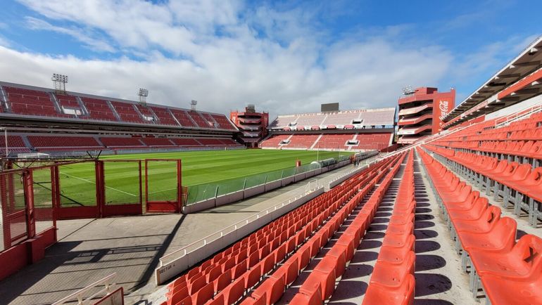 La cancha de Independiente aumentaría su capacidad.