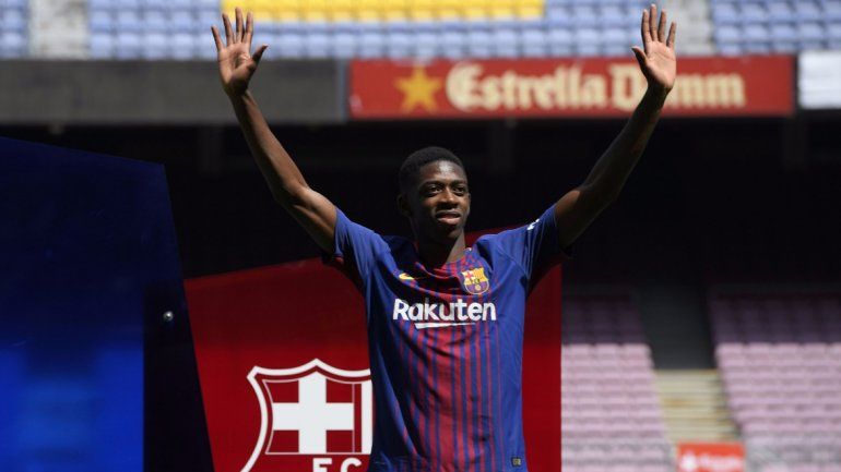 En un clima hostil, el Barça presentó a su nueva estrella