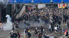 Gases y balas de goma en una furiosa Hong Kong