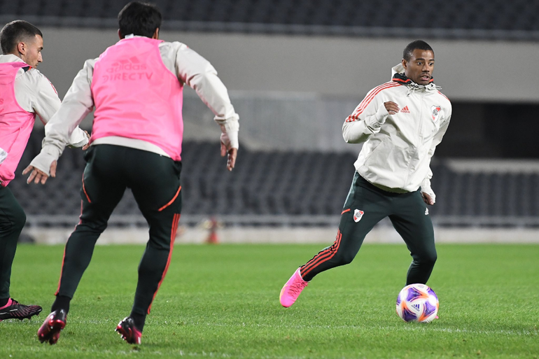 Nicolás De La Cruz en el entrenamiento del miércoles donde River hizo fútbol.&nbsp;