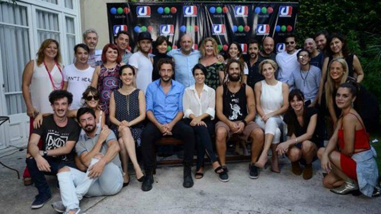 El elenco completo de Fanny