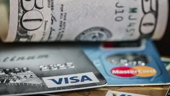 Hay que tener muy en claro como gastar en el exterio con tarjeta para no abonar demás.