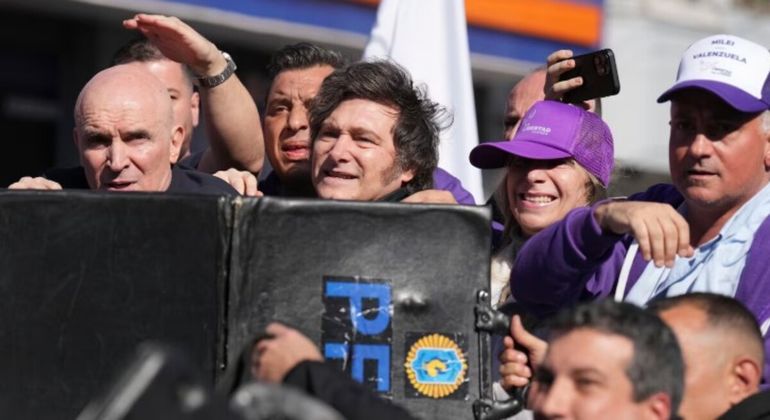 Milei será el encargado de las palabras finales del acto que se celebrará a las 17 en en la sede del Club Villa Ángela. Milei será el encargado de las palabras finales del acto que se celebrará a las 17 en en la sede del Club Villa Ángela.