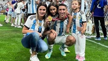 Ángel Di María recordó el campeonato del mundo junto a su familia. Ángel Di María recordó el campeonato del mundo junto a su familia.