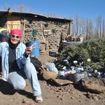 Piedra por piedra, la motoquera que construyó un refugio para viajeros al lado de la Ruta 40 | LM Neuquen Piedra por piedra, la motoquera que construyó un refugio para viajeros al lado de la Ruta 40
