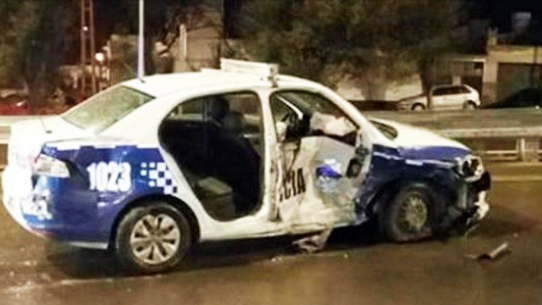 El móvil 1023 del Comando Radioeléctrico de Zapala quedó destruido.