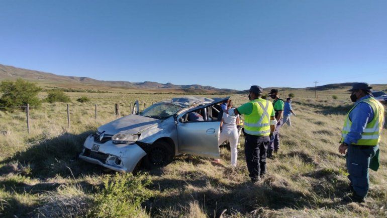 Un conductor borracho volcó en una recta sobre la Ruta 23, a 12 kilómetros de Junín de los Andes.