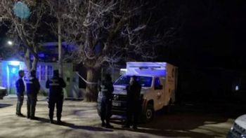 escalofriante: una mujer mato a punaladas a su hijo de 14 anos mientras el la cuidaba