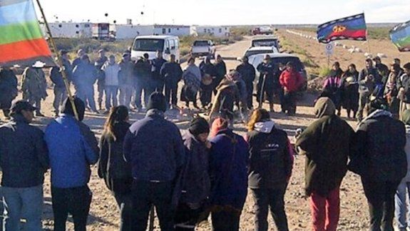 Mapuches bloquearon dos yacimientos petroleros: la Justicia ordenó el desalojo