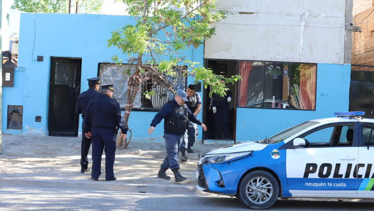 Importante allanamiento y dos detenidos por un auto que una banda utilizaba para robar en el centro