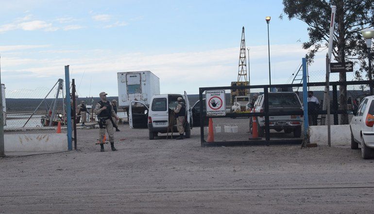 Efectivos de Prefectura realizaron controles antidroga en el muelle de San Antonio Oeste.&nbsp;