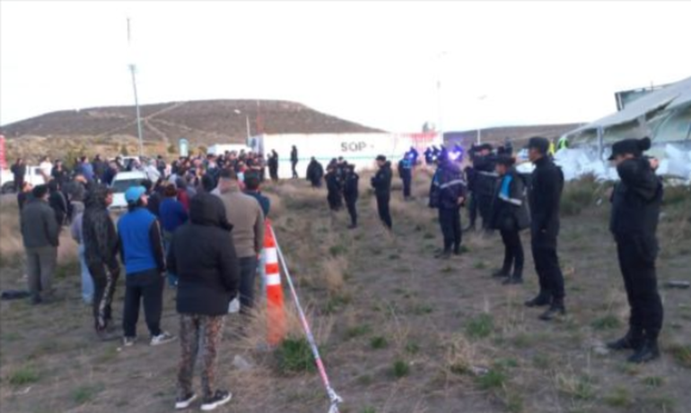 El operativo policial para resguardar la carga se prolongó hasta pasadas las 5 de la mañana. El operativo policial para resguardar la carga se prolongó hasta pasadas las 5 de la mañana.