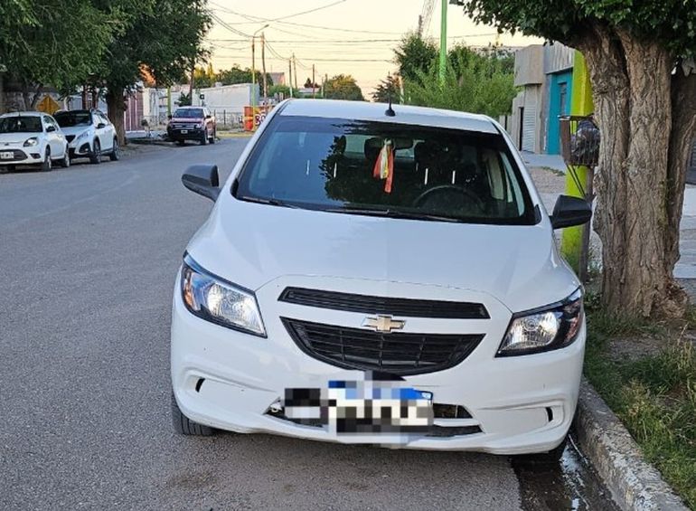 Un hombre reacciónó de manera violenta en un control policial en Santa Cruz