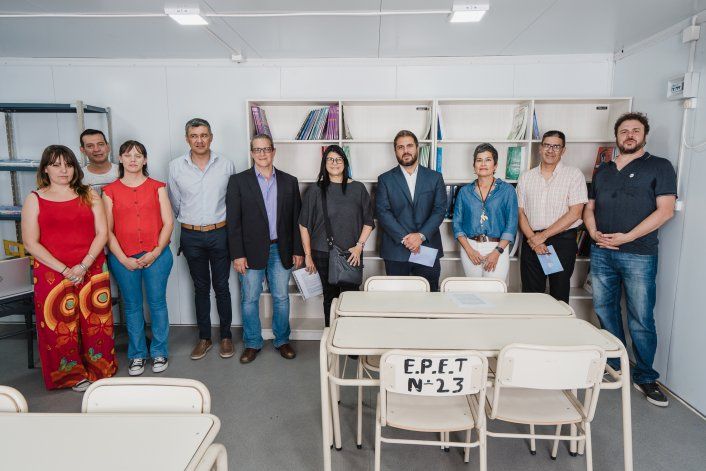 Estudiantes de la EPET N° 23 de Añelo recibieron una biblioteca