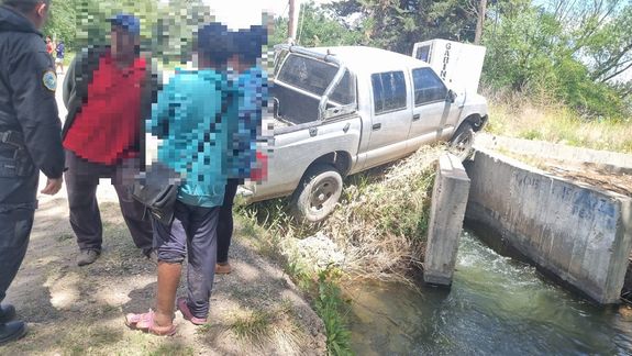 El conductor de la camioneta tenía 2,47 gramos de alcohol en sangre y tuvo que ser asistido por un familiar de Centenario.