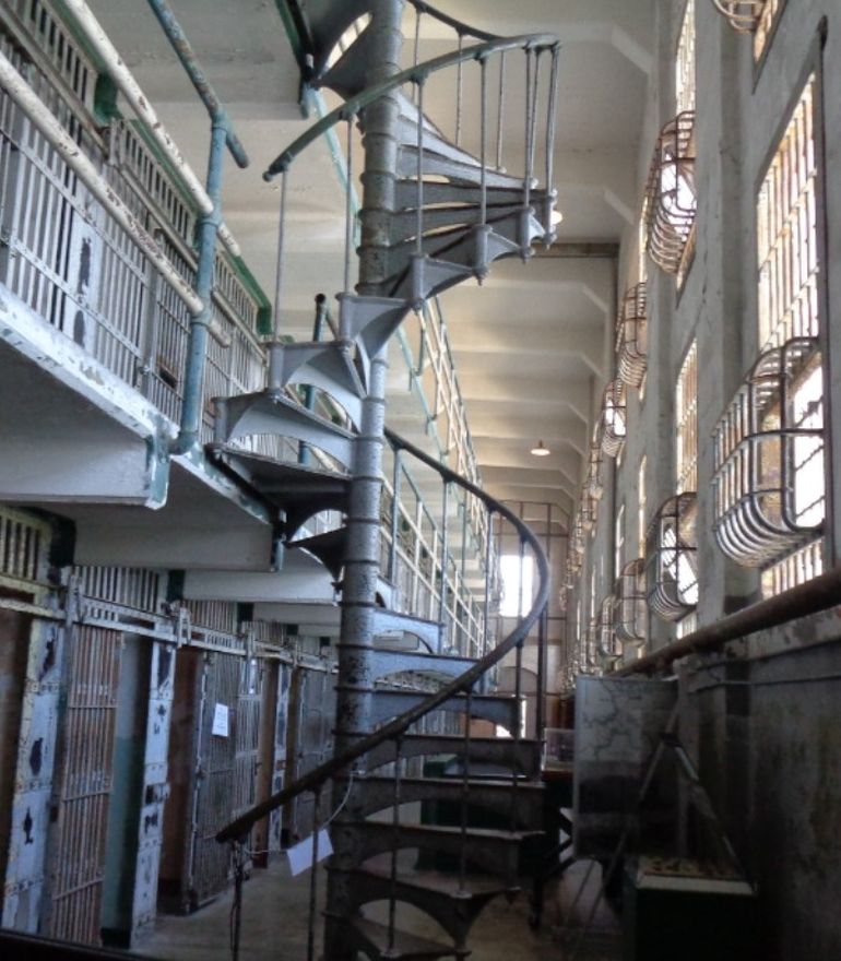 El interior de la cárcel de máxima seguridad de Alcatraz que Donald Trump ordenó volver a poner en funcionamiento. El interior de la cárcel de máxima seguridad de Alcatraz que Donald Trump ordenó volver a poner en funcionamiento.