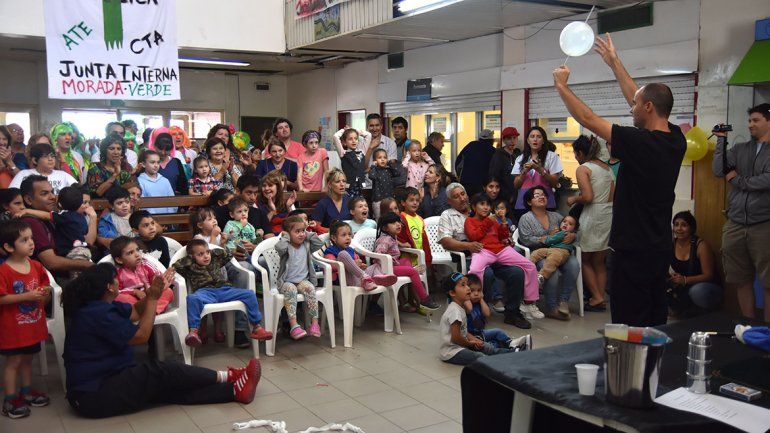 Celebración por la Navidad: regalos y sonrisas para los más chicos en el Castro Rendón