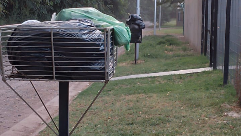 Plottier: cómo es vivir la ola de calor con la basura sin recolectar