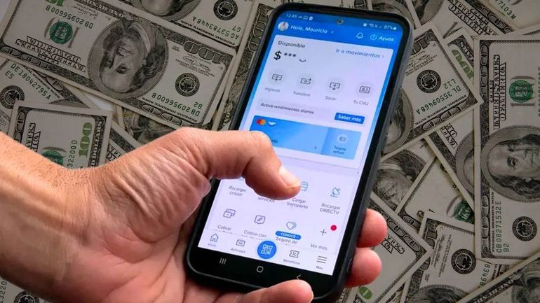 Por la suba del dólar