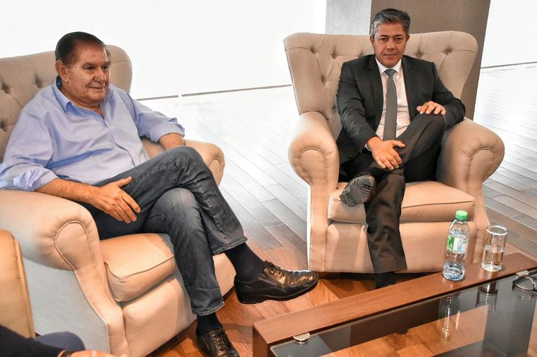 Guillermo Pereyra en un encuentro con el entonces vicegobernador Rolando Figueroa, actual gobernador de Neuquén, en 2017.