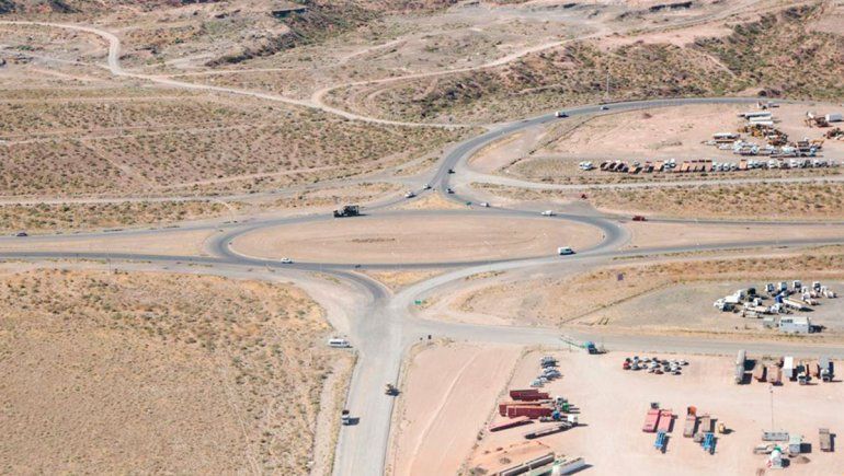 Gutiérrez visitó los avances de la obra de la ruta del petróleo