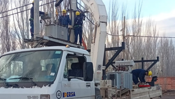 Un comerciante fue denunciado penalmente por colgarse de la luz. | LM Neuquen Un comerciante fue denunciado penalmente por colgarse de la luz.
