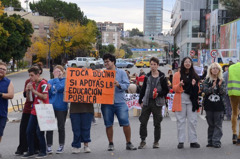 En fotos, tocá bocina para apoyar a la universidad pública: corte, marcha y lo que viene